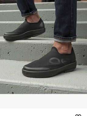 NIB OOFOS OOmg eeZee Low Recovery Shoes - Men’s